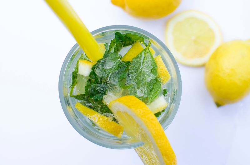fresh lemonade with mint and lemon slices